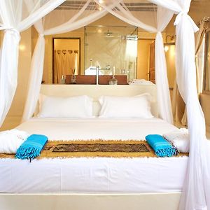 Zimmer mit Kingsize-Bett