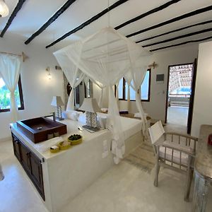 Zimmer mit Kingsize-Bett